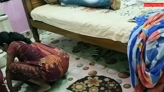 Indian Alluring Jobless man fucking pretty village Maid! Desi Charming