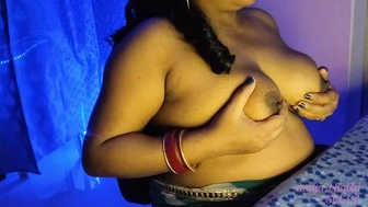 Cute desi lady gets nude while liking in online camera show.