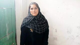 Muslim slut k sath dhoka howa The Muslim slut had come to her bf but he was not there, he had run away, i screwed hard