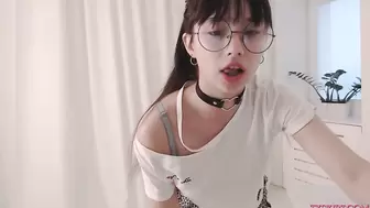 Slutty asian sexy dances and undress in studio p2