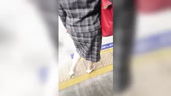 A mature woman has a big ass