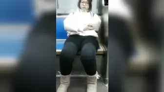 Asian chick with fat pussy and big ass