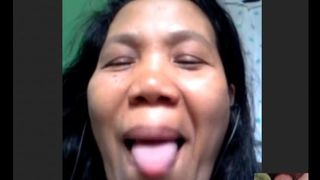 Cute Filipina Mature Mom Showing me her Boobs and Tongue till i Cum on Cam