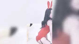 Sexy Bunny Dance