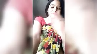 Indian Aunty With Big Boobs on Webcam