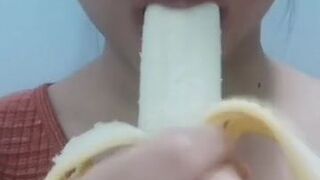 19 yo Thai Xiao Shimin licks banana for master