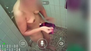 Nude alluring bath