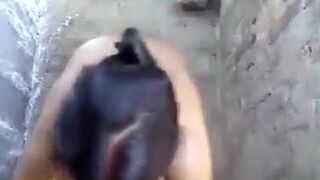 INDIAN HOUSEWIFE RECORD HER BATHING SEX TAPE FOR GUY