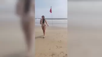 YUMMY BOUNCING TITTIES AND FINE BOOTY ON THE BEACH DESI