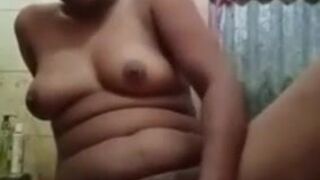 Horny Bengali Slut Fingering Her Bald Cunt On Online Cam