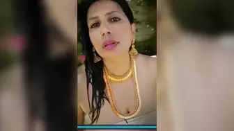 Desi Bhabhi ko Nange krke pool me nehlaya